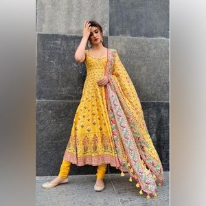 Anita Dongre Antara Set